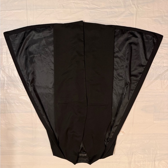 Black Sleeveless Vest Cloak - Picture 5 of 6